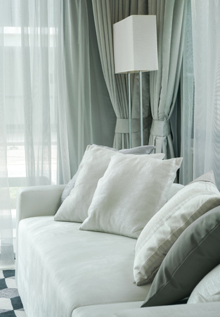 Cosy Cottage Vibes: Arranging a Living Room for Traditional English Charm